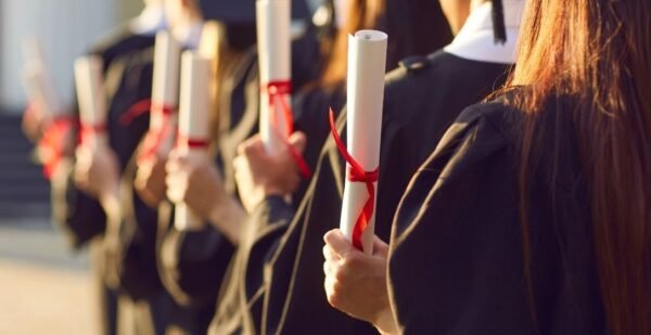 OSSD vs. Other High School Diplomas: What's the Difference? 1 OSSD diploma online